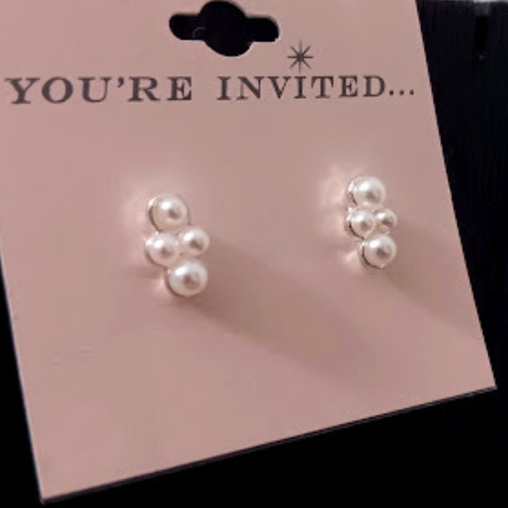 YOU'RE INVITED Romantic Silver White Pearl Cluster Stud Earrings**NEW!